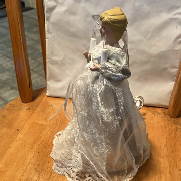 New, but no box. Lovely 10” angel tree topper which lights up n blinks. Perfect - Picture 5 of 9